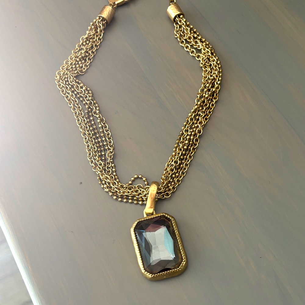 Chico’s Elegant Gold and Black Pendant Necklace